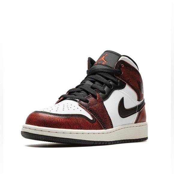 EUC Air Jordan 1 Mid SE Black Infrared White-Sail Size 5Y - FB0568-006 - Picture 3 of 4